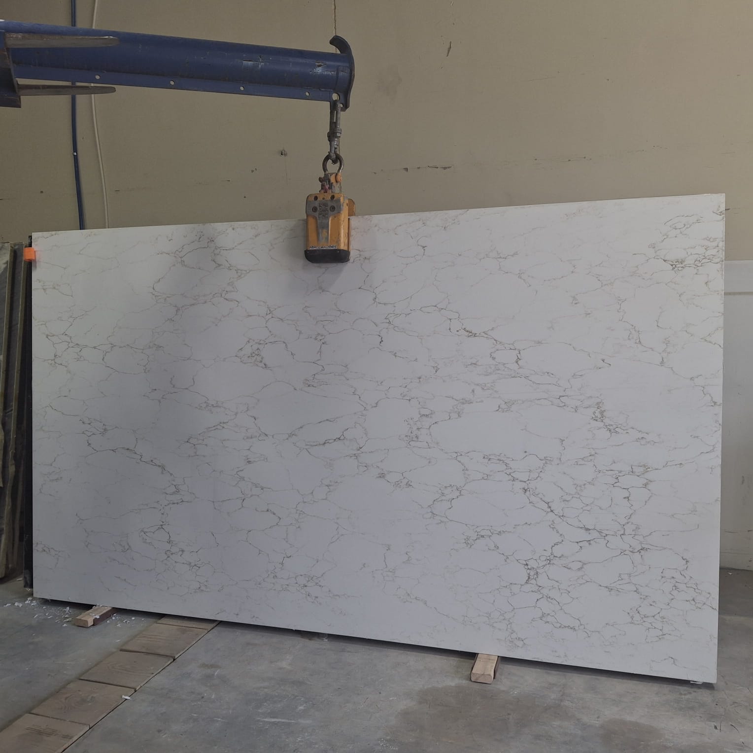 Navea Gold slab sample